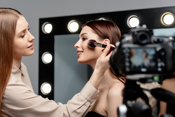 London PRO arriving at a client's flat for an on-demand beauty appointment